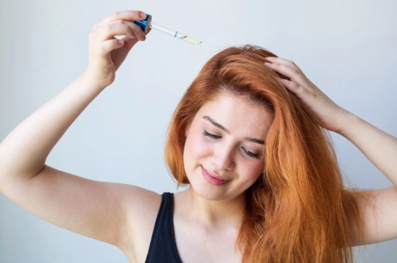 Using nicotinic acid to stimulate hair growth