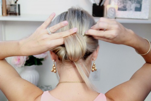 Простая прическа для Дня Валентина простая прическа